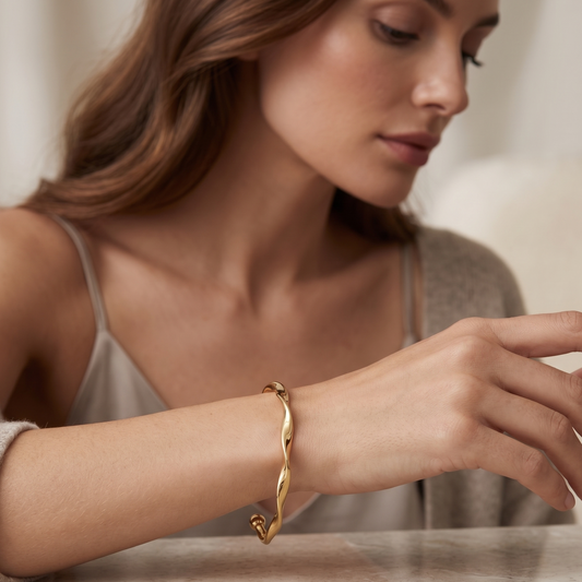 Veloura Sculpt Bangle