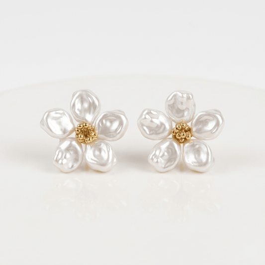 Elara Pearl Flower Earrings - Orlumea