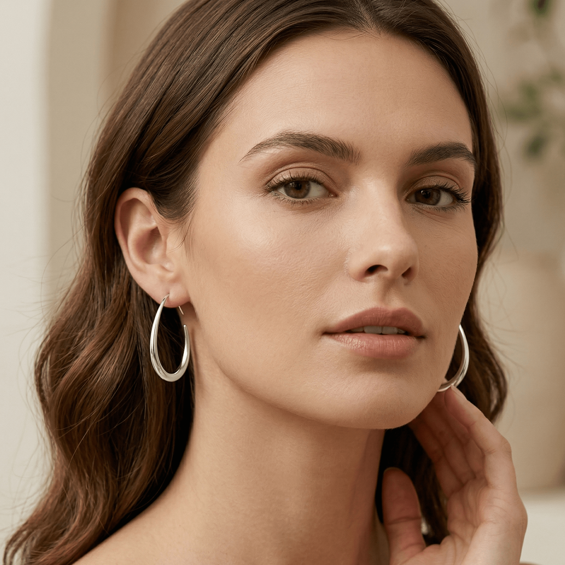 Minimalist Oval Gold Hoop Earrings - Orlumea