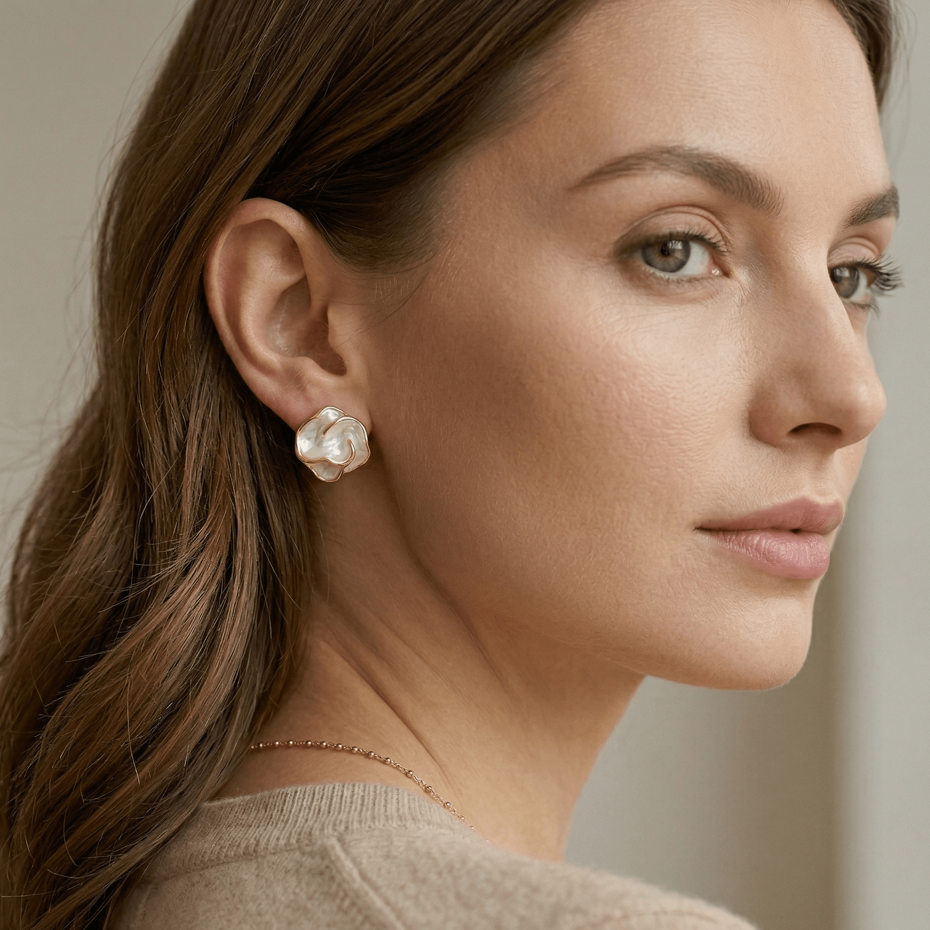 Pearl Flower Stud Earrings - Orlumea
