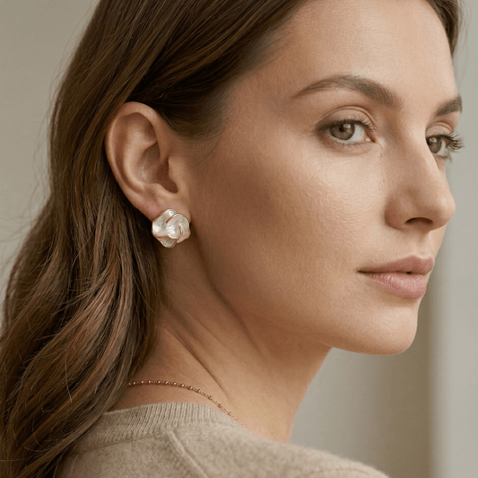Pearl Flower Stud Earrings - Orlumea