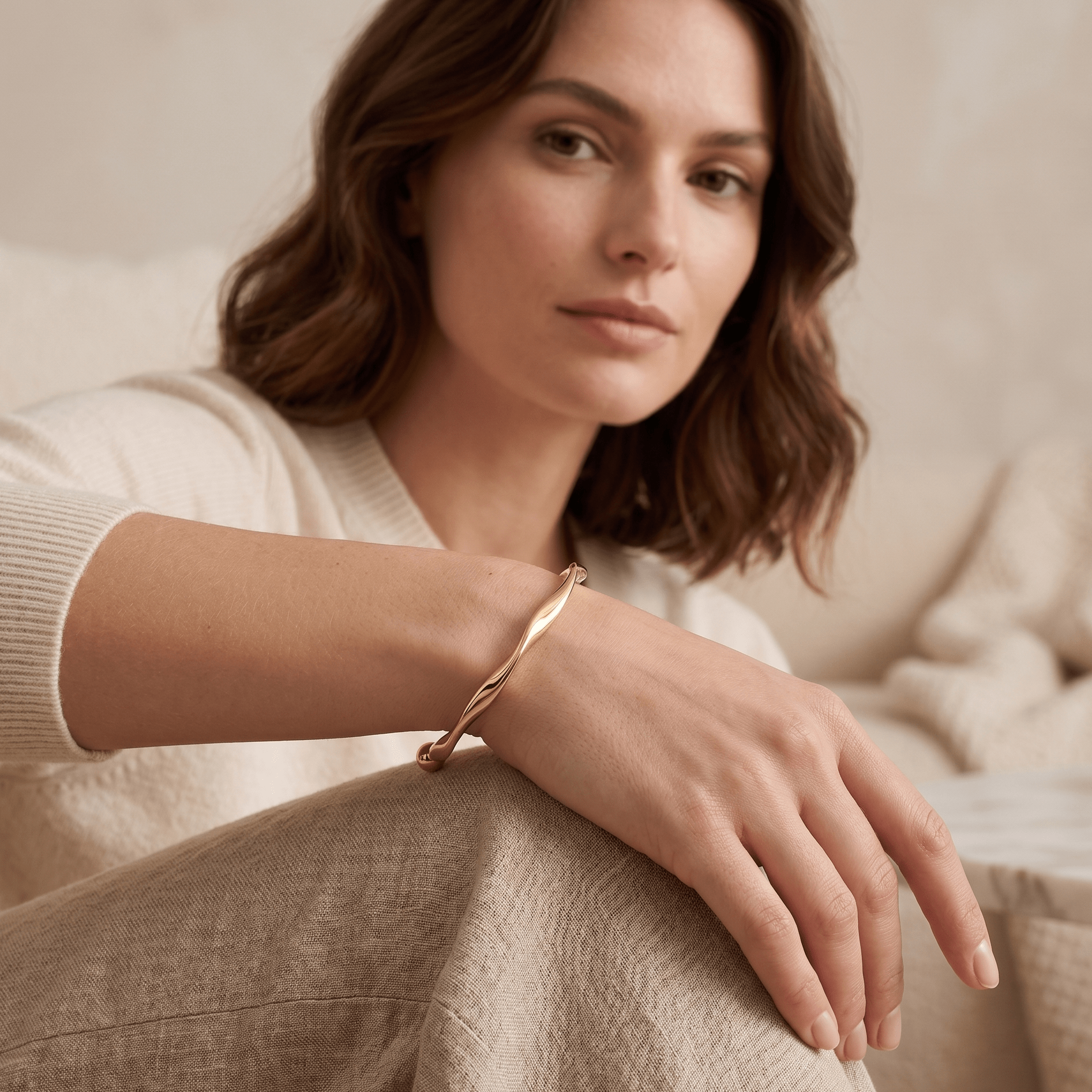 Veloura Sculpt Bangle - Orlumea