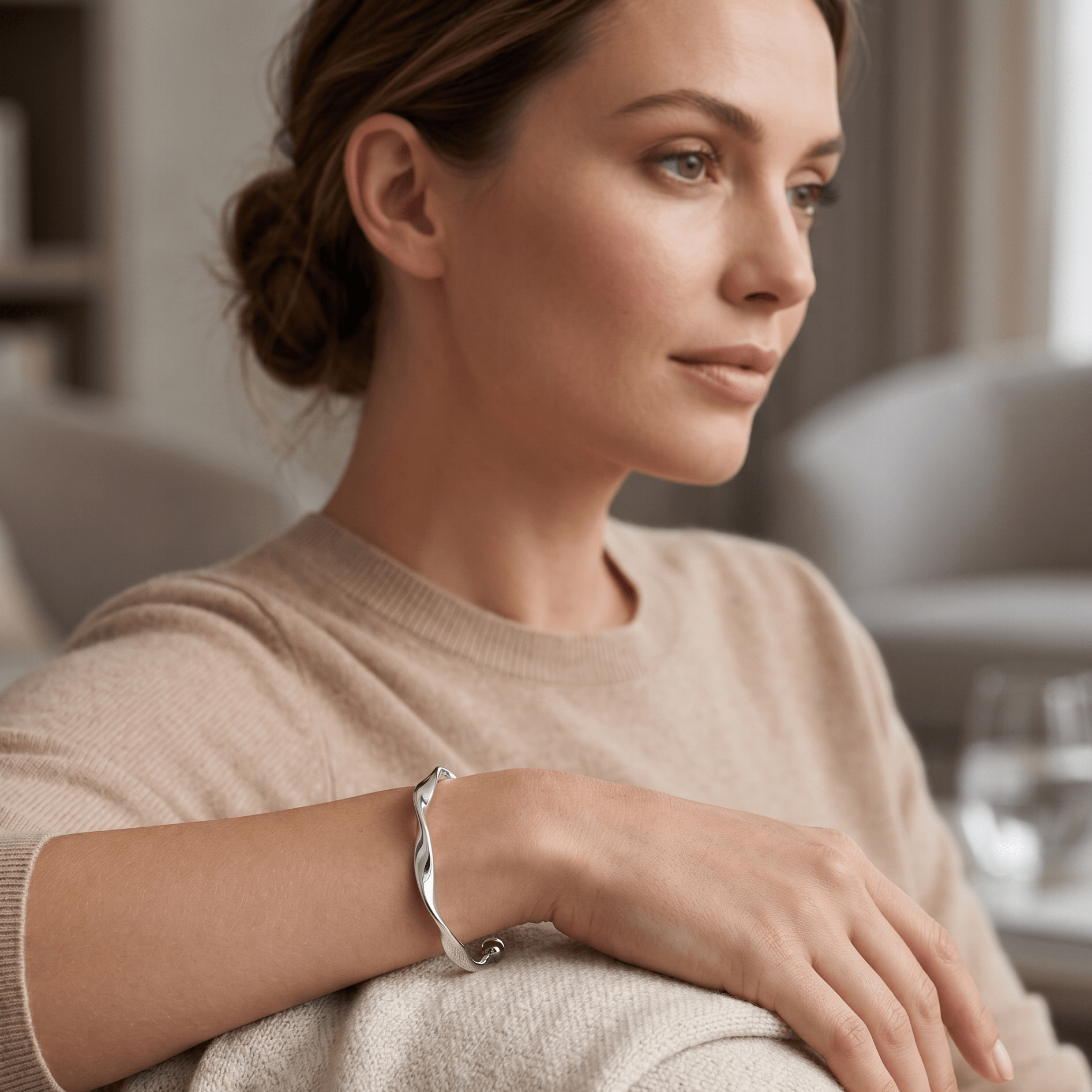 Veloura Sculpt Bangle - Orlumea